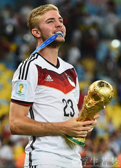 德甲纪录：克拉默轰出超远乌龙球