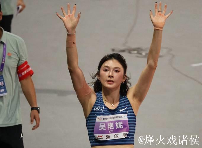 女子100米栏决赛:吴艳妮夺冠!林雨薇摔倒获第3 女子100米栏决赛:吴艳妮夺冠!林雨薇摔倒获第3